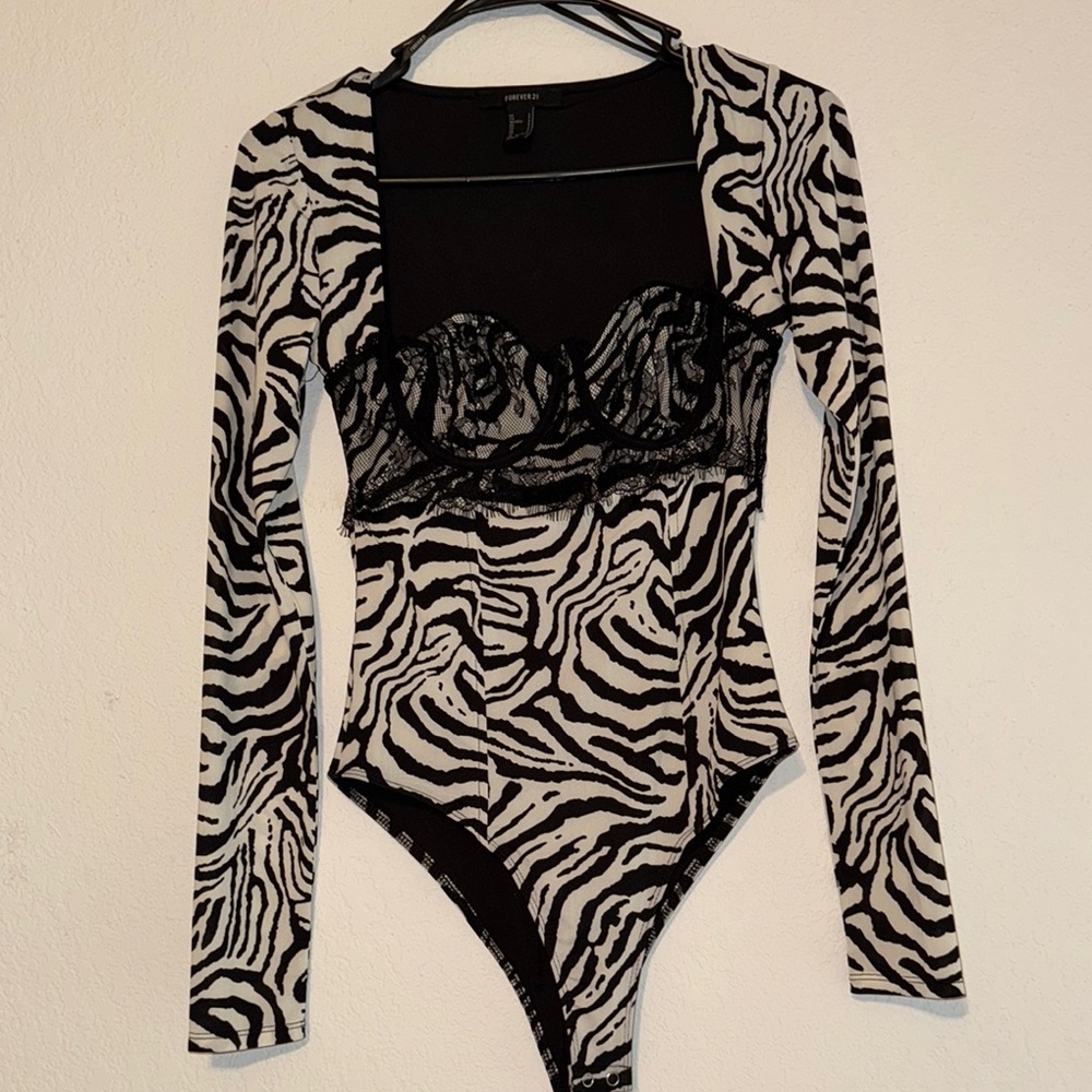 Black‎ and White Zebra Print Bodysuit